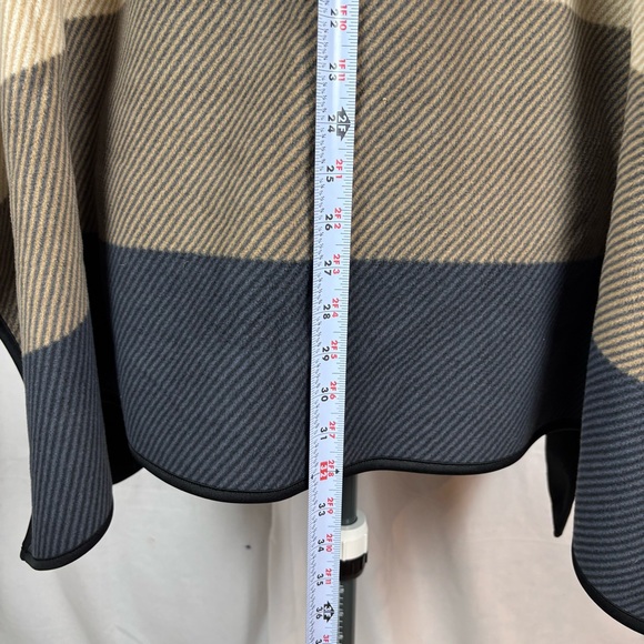 Ikebehar Soft Open-Front Poncho Wrap – Neutral Block Pattern – One Size - Picture 7 of 10